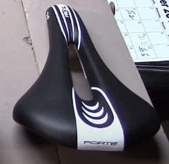 Narrow bike saddle