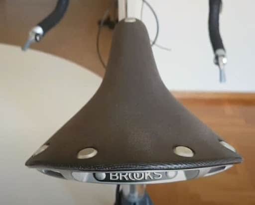 Non-cushioned bike saddles