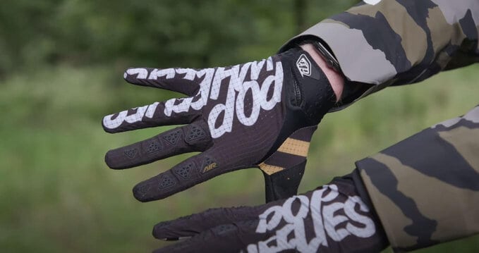 Do I Need Gloves for Mountain Biking? - Gloves - ApexBikes