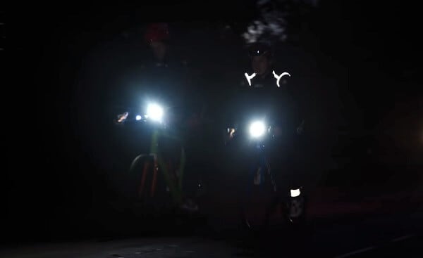 Reflective vs non reflective clothing