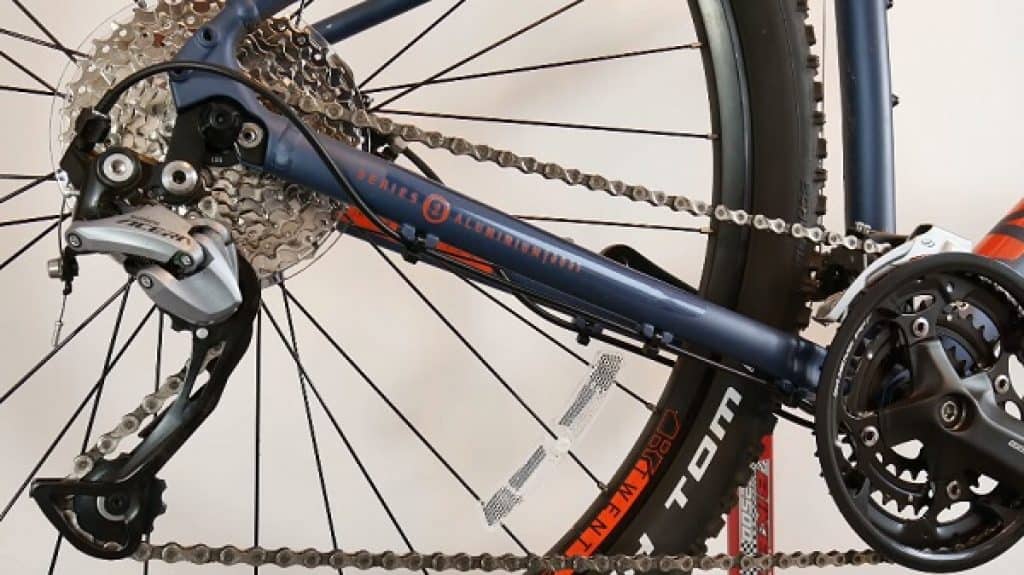 What is the difference between a long cage and short cage derailleur?