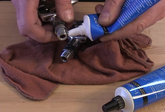Greasing a pedal thread
