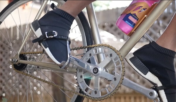 Toe clip pedals